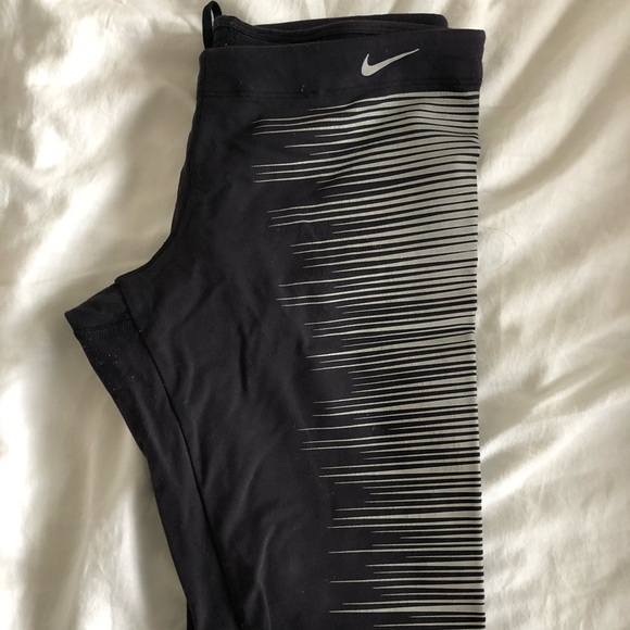 Nike Dri-Fit Glow Cropped Leggings - Picture 2 of 3